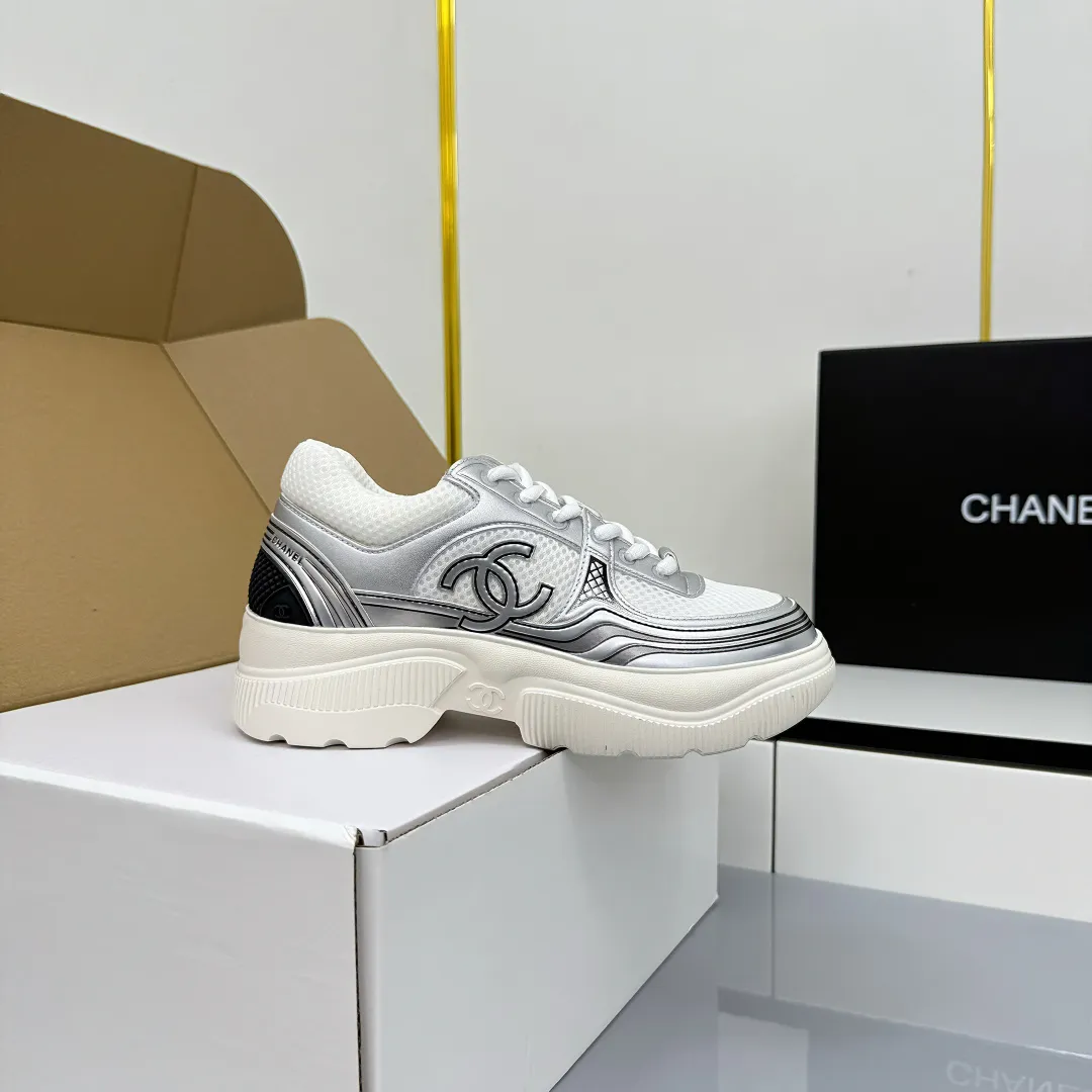 👟👟Ex-factory price 660👟👟 Chanel bread shoes ~ original calfskin panda shoes Chanel 25C latest hot style panda black and white sports shoes casual sneakers Xiaoxiang hot item classic black and white panda color coco girls must pay Fabric: original custom mixed sheepskin lining: original imported breathable mesh lining outsole: Original molded rubber + TPU combination Size: Women's 35-41 Buy now👉 Buy now👉